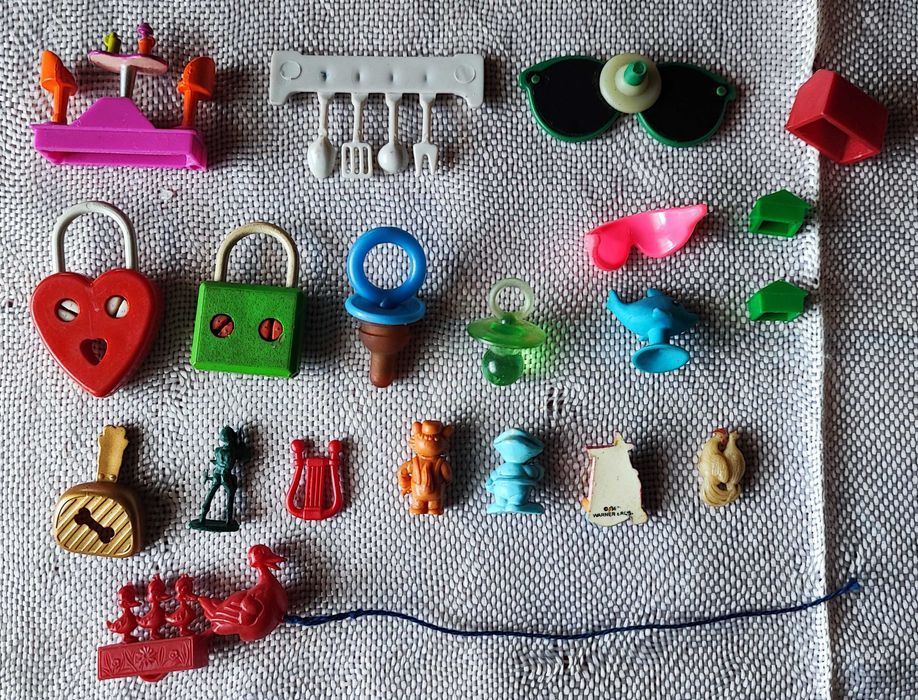 Lote de brinquedos miniaturas - variado, amuletos ...