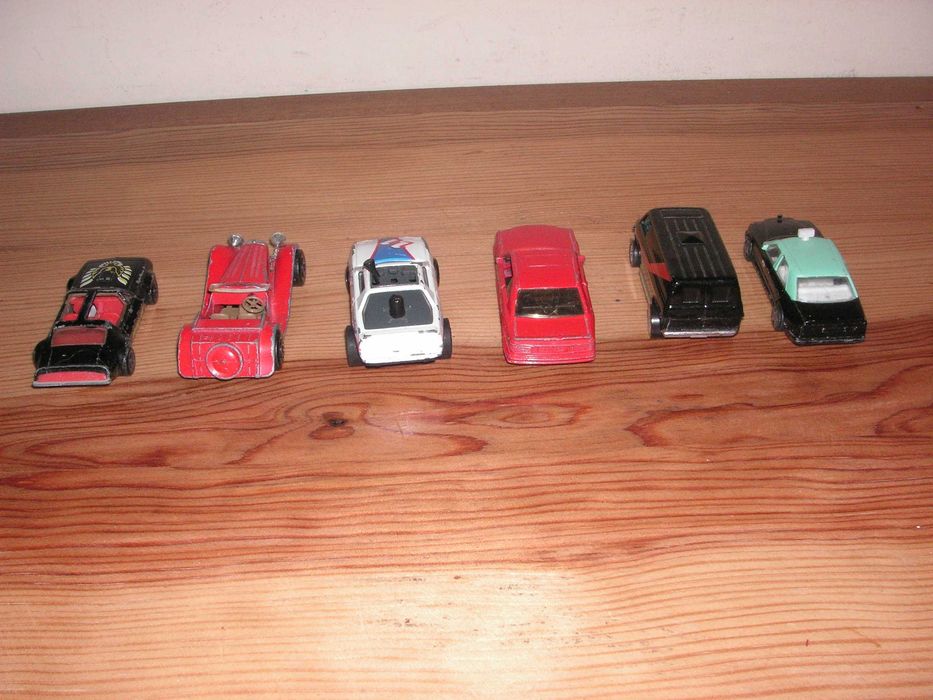 Carros Miniaturas Matchbox, Hot Wheels e Poliguri ( Táxi )