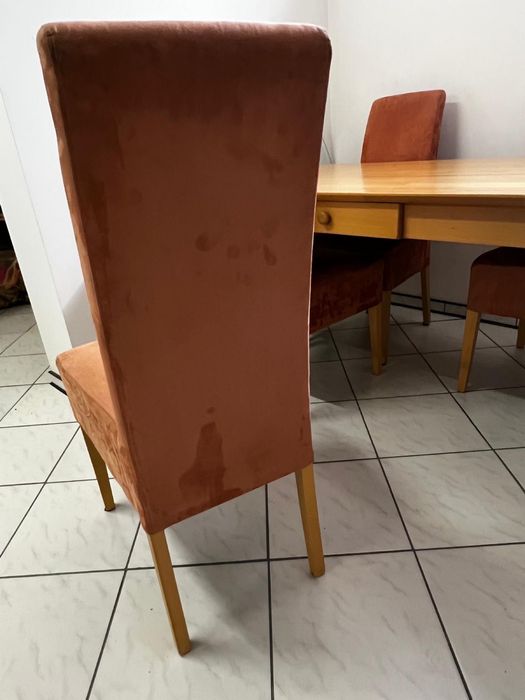Sprzedam stół z czterema krzesłami