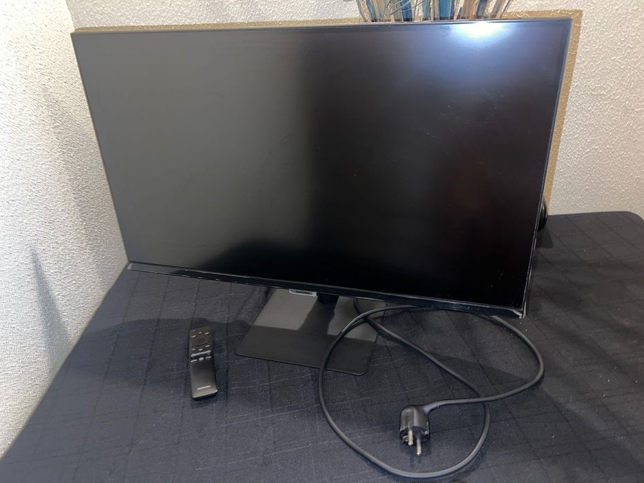 Samsung M5 Smart TV / Monitor, 27-inch Full HD – Like New64563993393666120