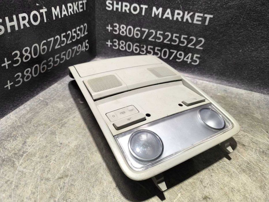 Передній плафон салону VW Passat CC  1K0947133H  1K0868837
