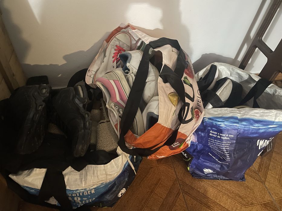 16 pares de sapatilhas 50€