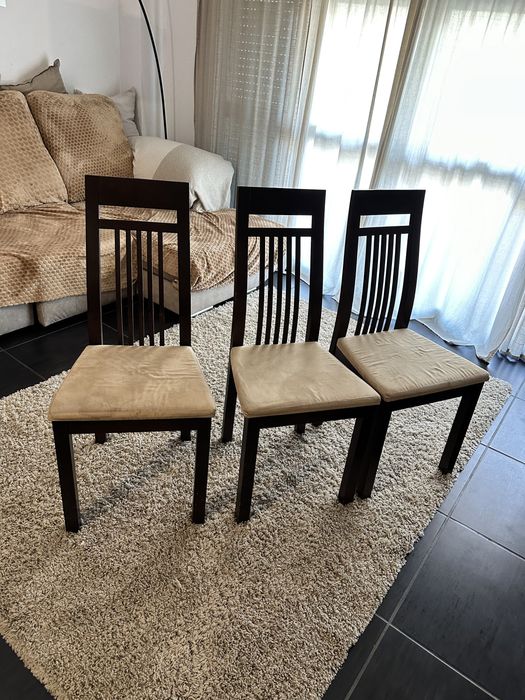 Conjunto mesa e cadeiras