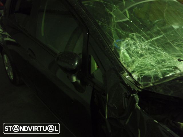 Fiat Grand Punto (2009)-salvado-Material diverso de mecanica e chapa