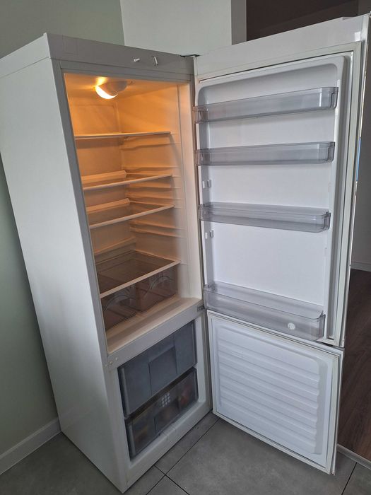 Lodówka biała Polar