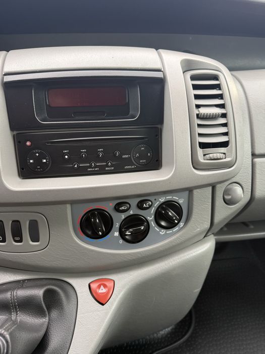 Renault trafic jak vivaro 9 osobowy ładny stan