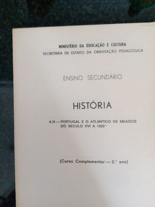 Livros de história antigos (ensino secundário)