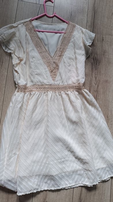 Piękna sukienka ekri