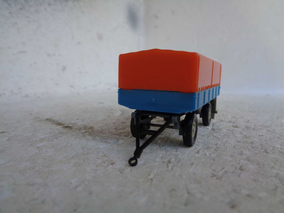 1:87 Atrelado de camião