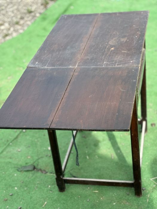 Mesa antiga dos anos 50