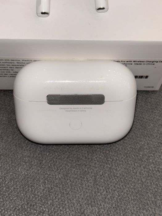 Uszkodzone Air Pods Pro - 2 generacja z wyjściem lighthing