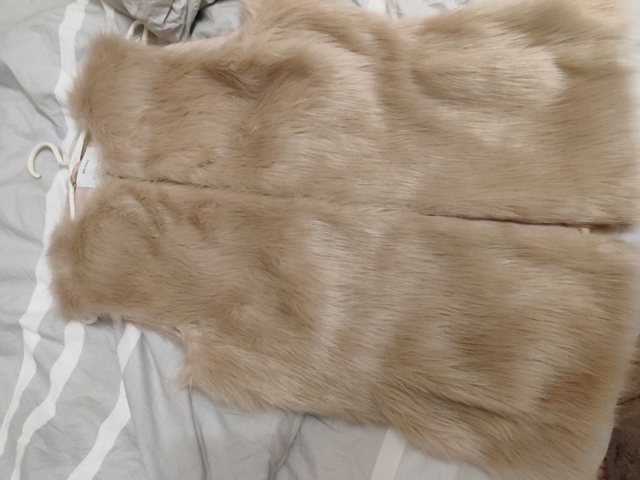 Nowe beżowe futerko bershka