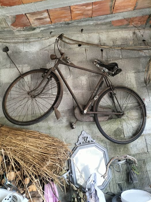 Bicicleta e bicicleta antiga