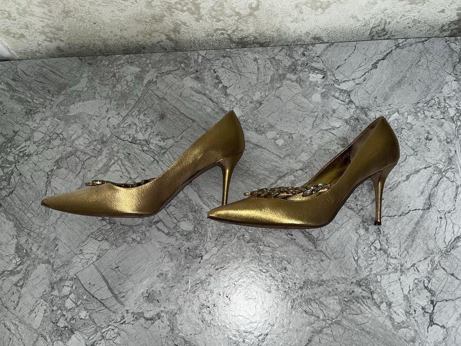 Продам б/у туфлі Manolo Blahnik