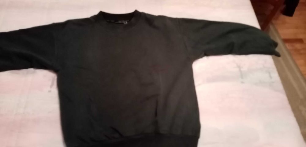 Camisola verde com interior em plástico