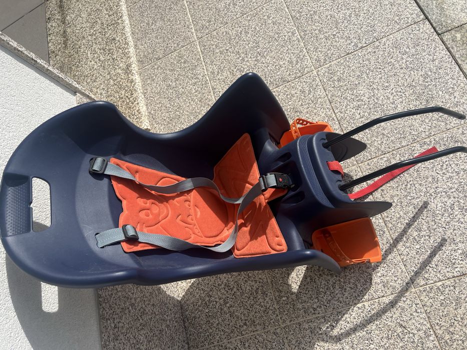 Cadeira de criança para andar/ apoiar na bicicleta