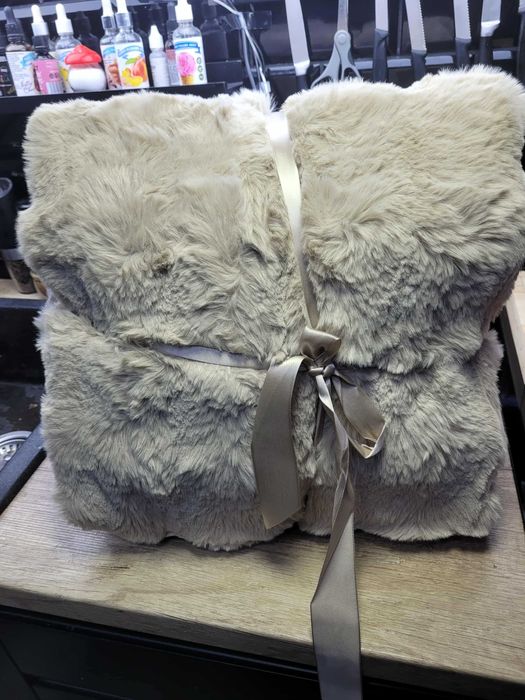 Koc Pompon Fur Blanket 150x200cm Puszysty I Pluszowy miękki Jasny Brąz