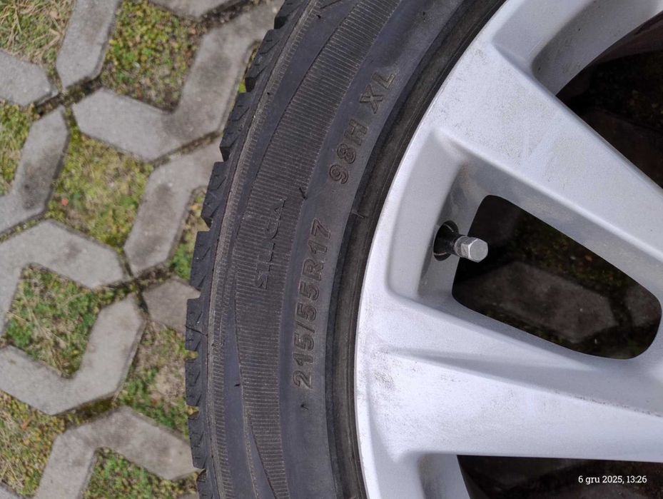Komplet kół Toyota camry z oponami zimowymi 215/55R17