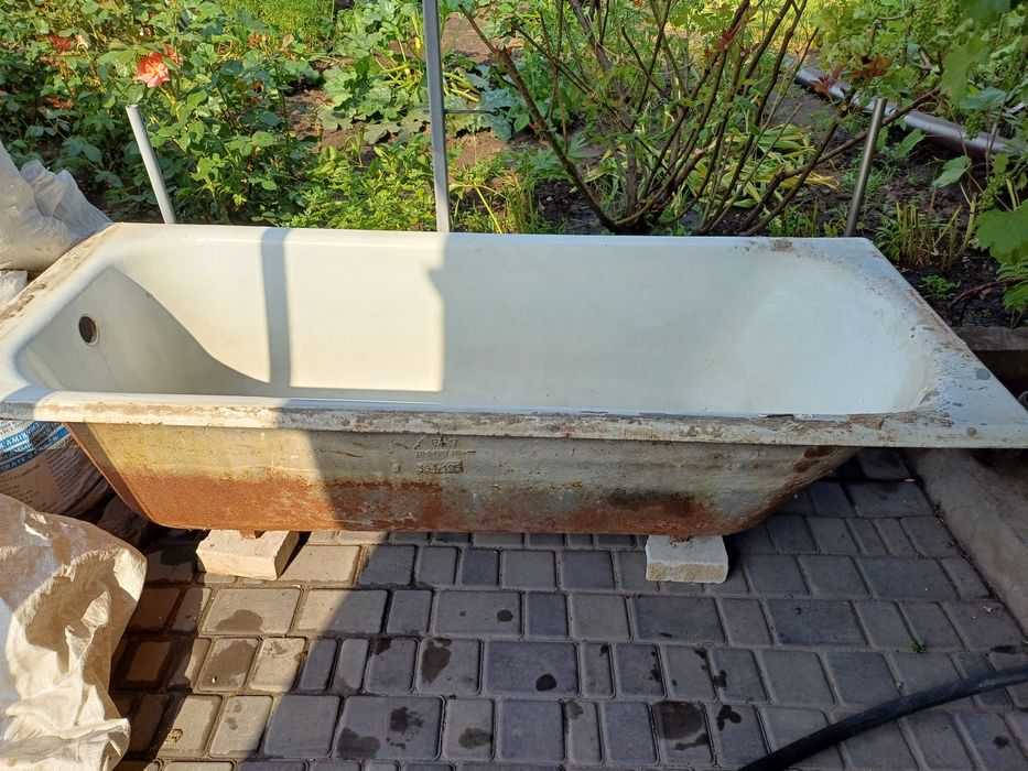 Продам чугунную ванну.