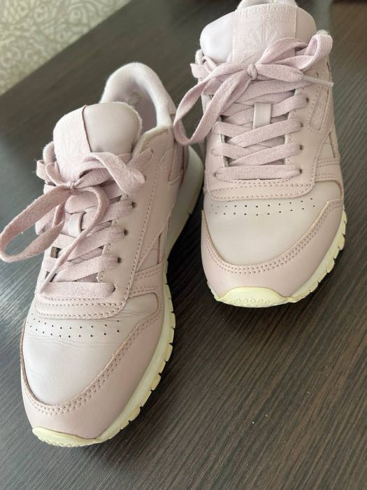 Продам оригинальные женские кроссовки Reebok