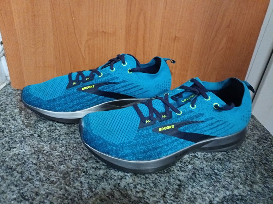 Кроссовки Brooks Levitate 3