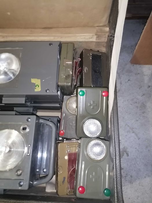 lanterna militar 25cm e lanterna de mão pequena 10cm suíças
