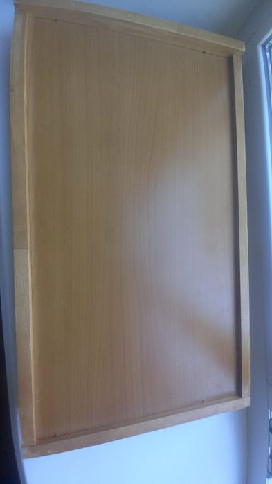 Столик из лозы со стеклом.