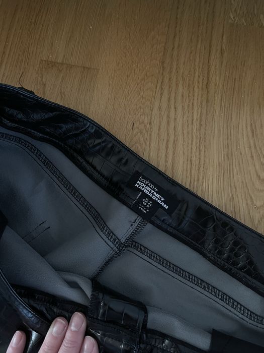 Шкіряні штани від Boohoo by kourthey Kardashian