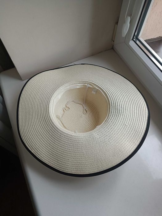 Kapelusz damski letni wakacyjny na plażę plażowy jasny słomkowy duży