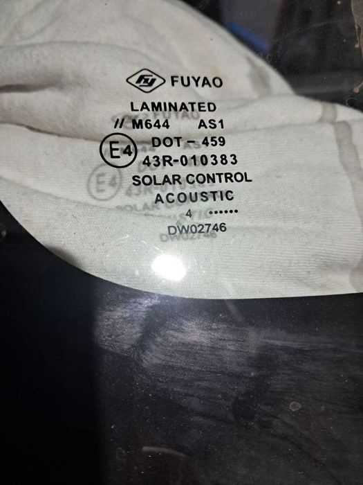 Скло лобове Tesla Model Y (2020-)