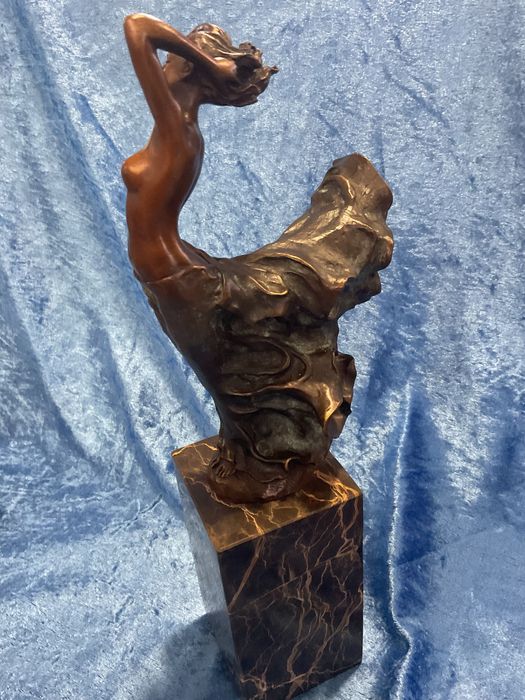 Escultura bronze altura 32 cm    Mais anúncios abaixo
