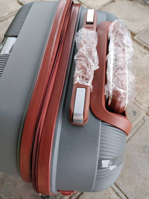 Продам дорожню валізу