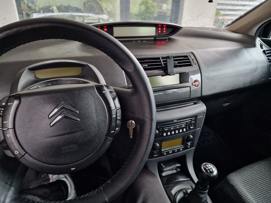 Citroën C4 1.6 HDi VTR – Económico, Fiável e Bem Equipado