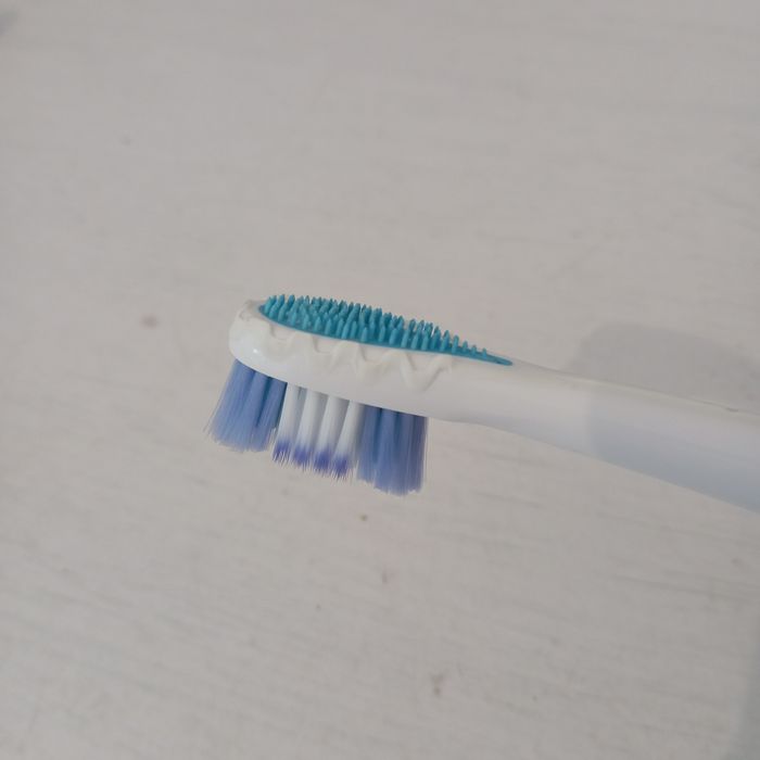 Escova de dentes a pilha, Colgate.