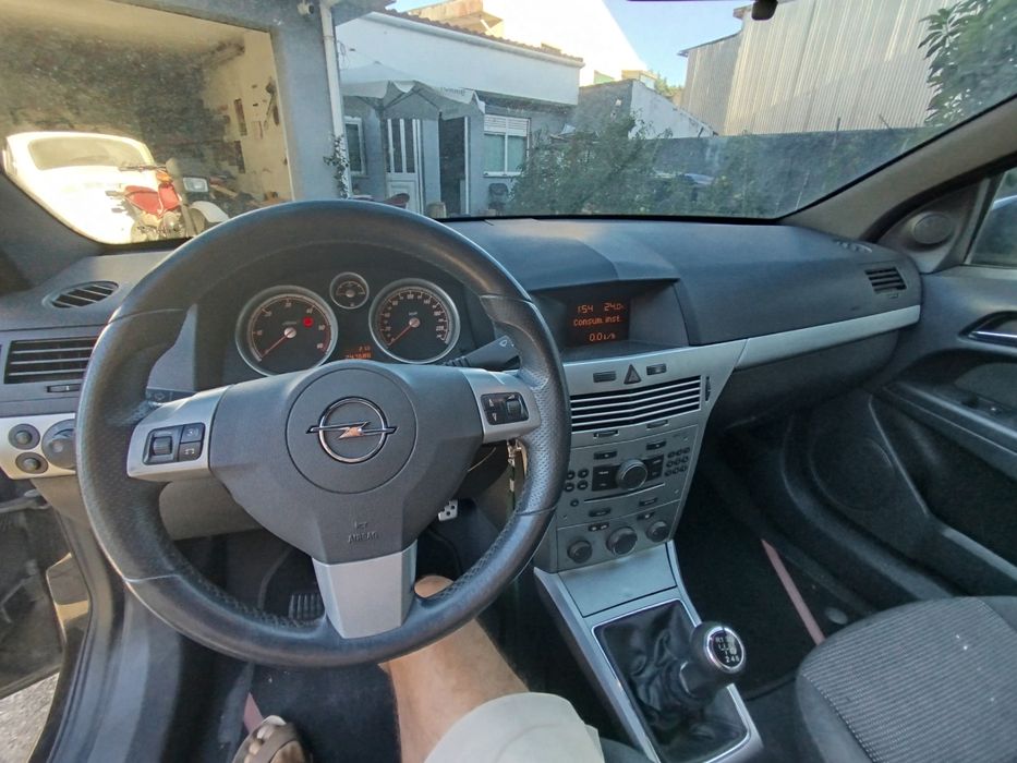 Opel astra H GTC 1.3