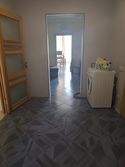 Подобово вул. Юлії Здановської 71г  поряд Інститут Раку