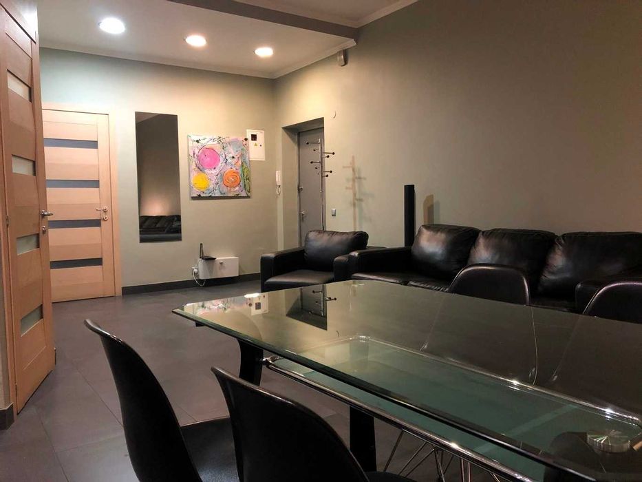 Чудова 2к квартира з Джакузі в центрі Києва, м.Льва Толстого