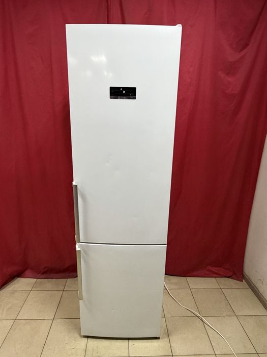 Холодильник Bosch KGN 39XW37