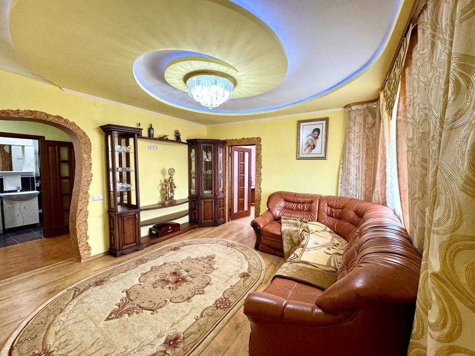 Укомплектована 3-кімнатна квартира!