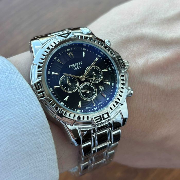 Чоловічий годинник Tissot на браслеті срібного кольору з датою | 43 mm