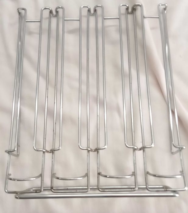 Pratos, jarro, tábua, suporte cafés "Dolce Gusto", outros, tudo por 5€