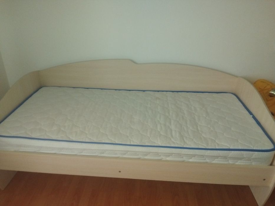 Продам ліжко односпальне 90 на 2м