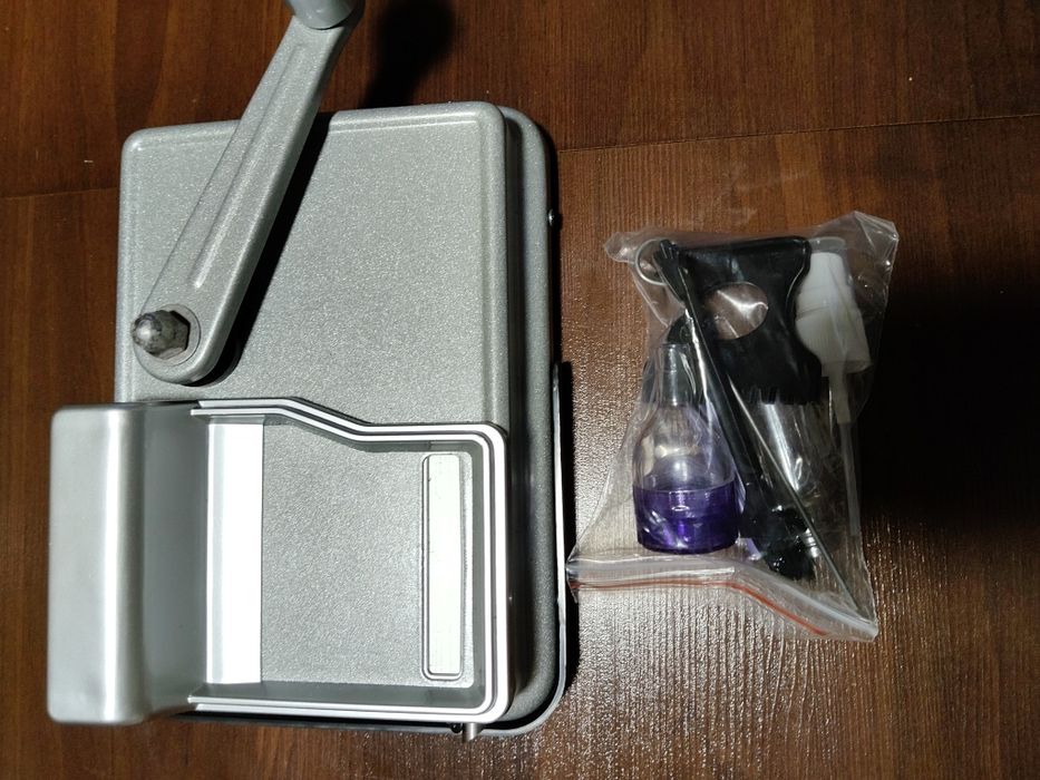 продам ручну поршневу машинку для наповнення заготовок діаметром 80 мм