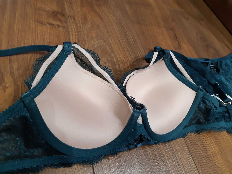 Komplet biustonosz i 5x figi marki Esotiq model Iskra butelkowa zieleń