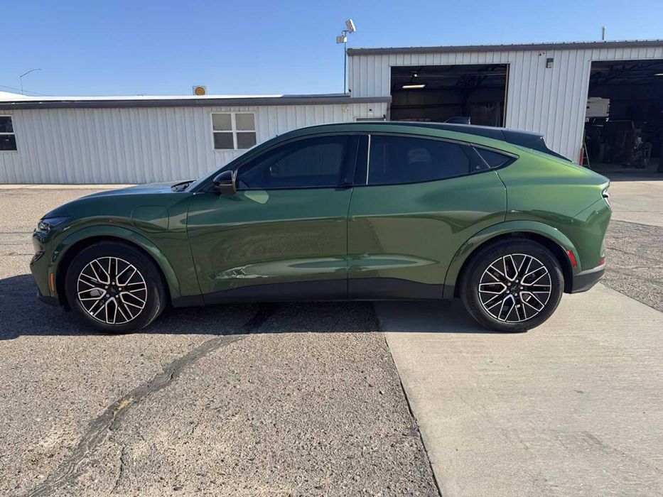 Ford Mustang Mach-E Premium      2025