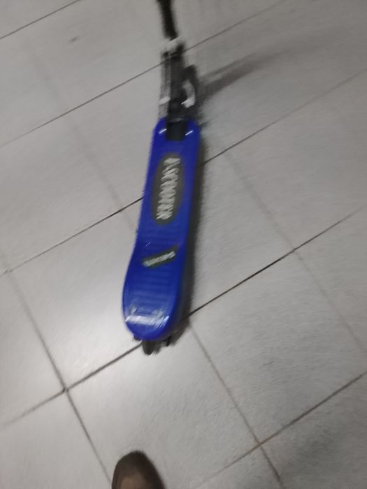 Vendo trotinete eléctrica de criança