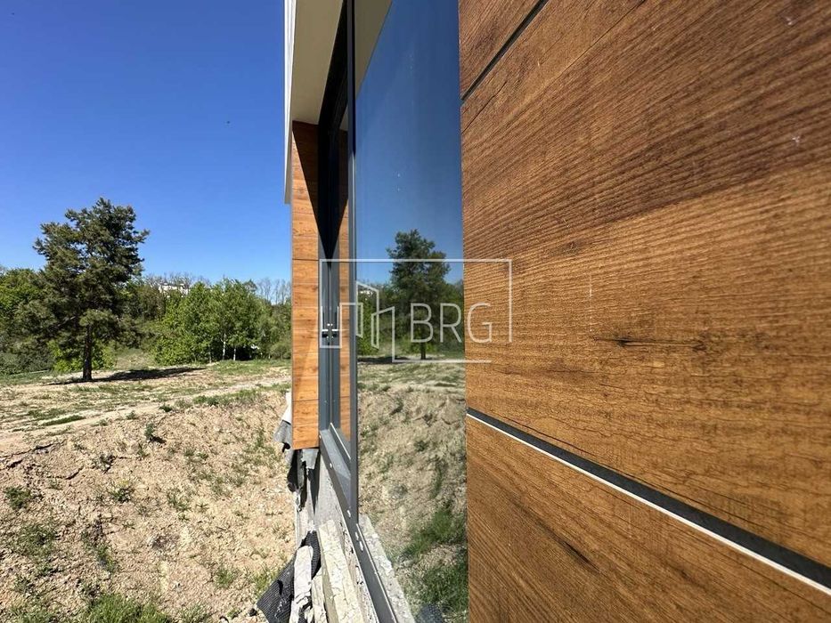 Современный дом с бассейном на террасе 74 сотки Лесники без комиссии