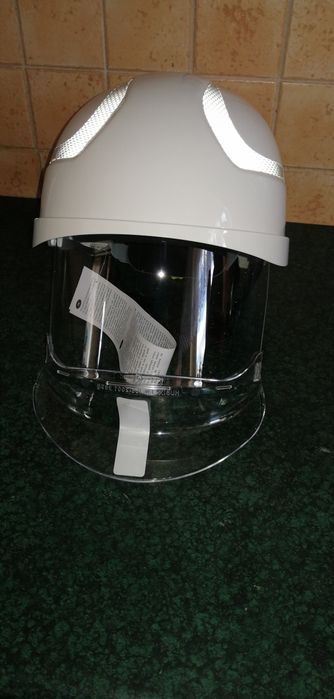 Kask ochronny SECRA-1 z przyłbicą.