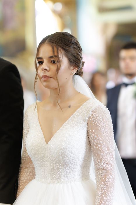 Весільна сукня зі шлейфом верх розшитий бісером