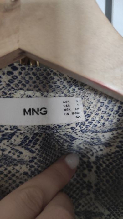 Koszula Mango s, wzór wężowej skóry, szaro beżowa niebieska